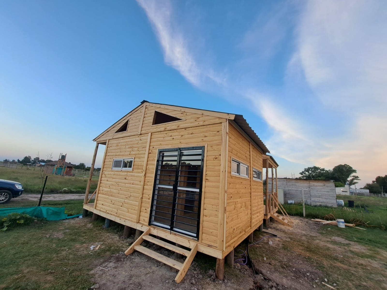 Foto real de cabaña - Exterior en madera